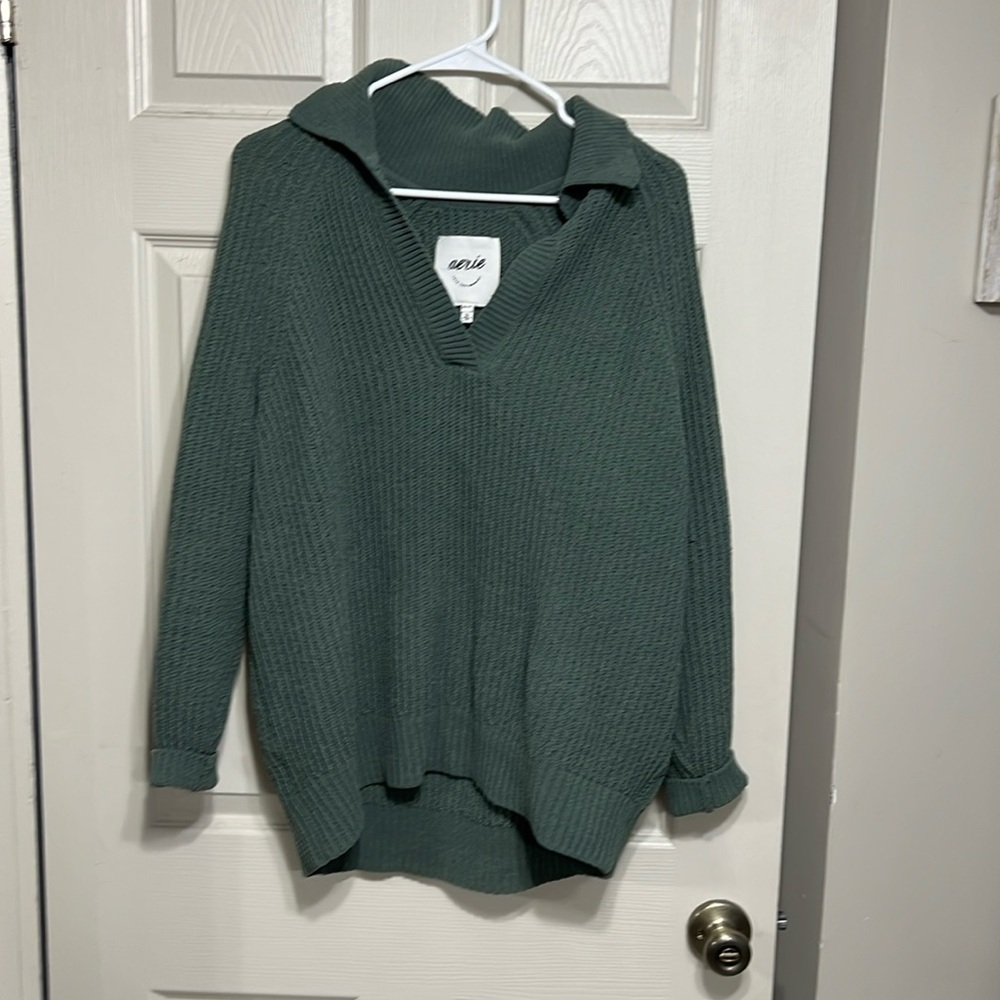 Knitted green oversized sweater with collar